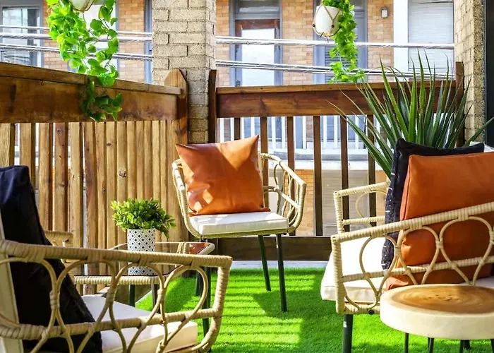 Сasa de vacaciones Bamboo By Jungle House Near Convention Center Osu & Nationwide Arena Walk To High Street Downtown & Short North 5 800 Reviews Private Parking *