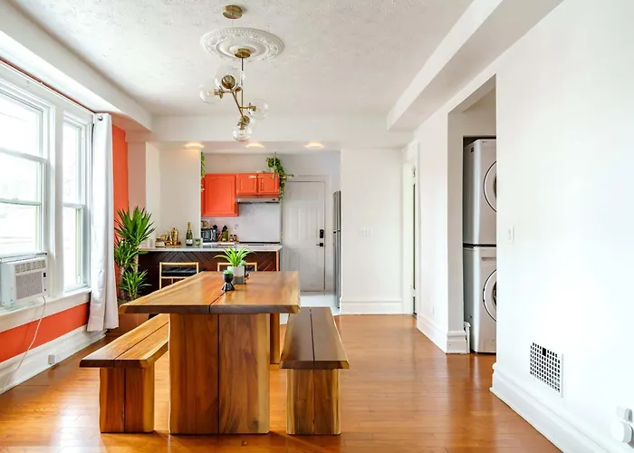 Сasa de vacaciones Bamboo By Jungle House Near Convention Center Osu & Nationwide Arena Walk To High Street Downtown & Short North 5 800 Reviews Private Parking *