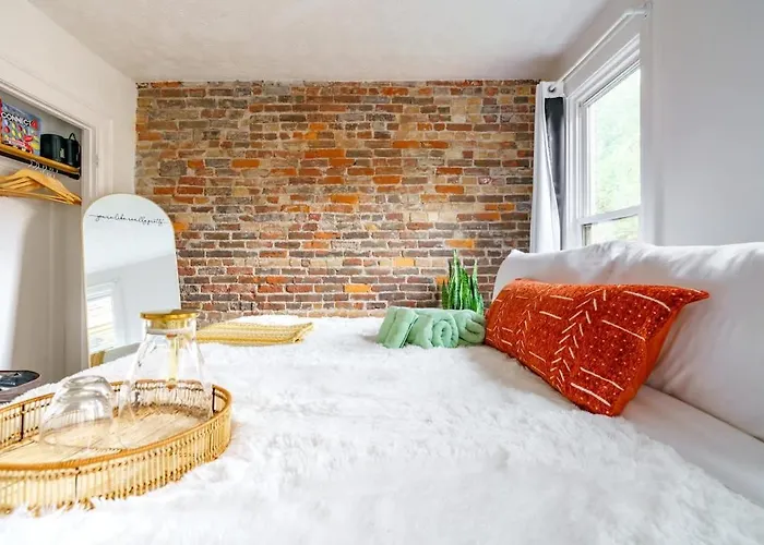 Сasa de vacaciones Bamboo By Jungle House Near Convention Center Osu & Nationwide Arena Walk To High Street Downtown & Short North 5 800 Reviews Private Parking